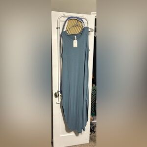 Round neck maxi w/ side slits